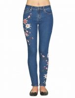Jeans mit Blumenstickerei